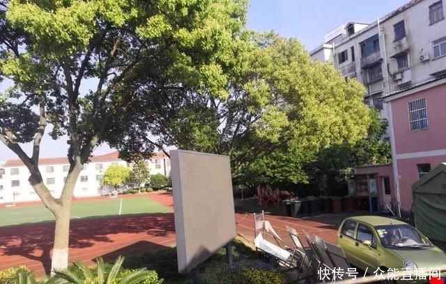 路过三十年前的小学母校,差点没认出来