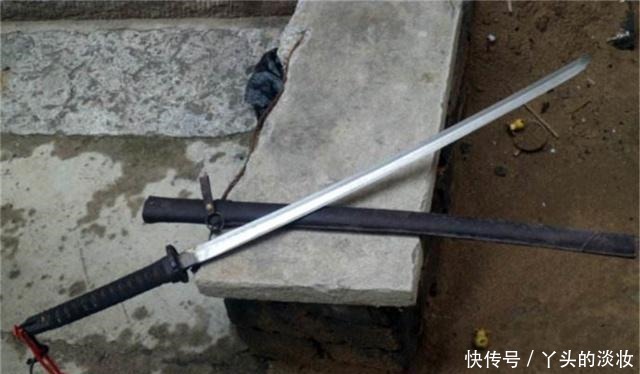 他收藏了一把刀,有人出价20万收购,他不为所动却无偿捐给国家!