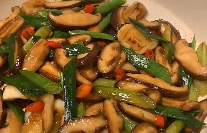 聚会餐桌上的几道抢手菜,爽口开胃还不油腻,做法简单,来试试吧