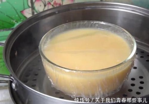 蒸鸡蛋时,常犯3个错误,学会3个技巧,保证嫩滑细腻,光滑无蜂窝