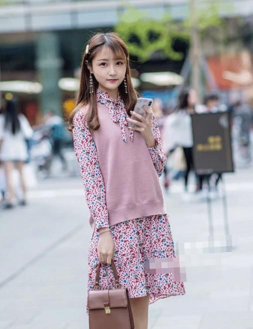 韵味|街拍丰腴的女神,高挑身姿凸显曼妙曲线,韵味十足