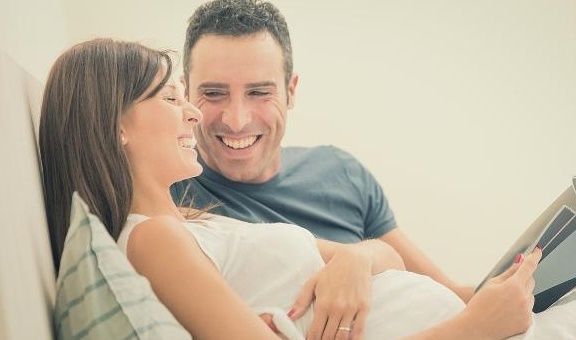 腹围|怀孕后,孕妈若有这4种“感觉”,也许是肚子里羊水“变少”了