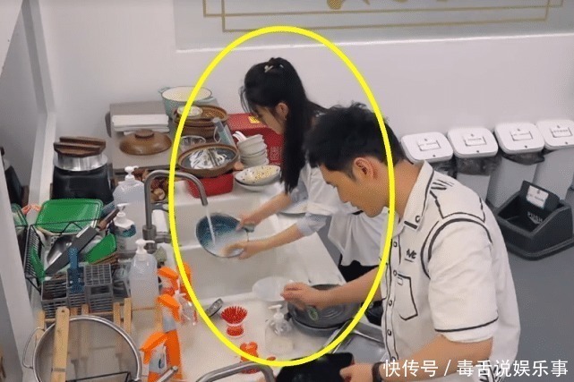 赵丽颖被说“卖惨”,刷碗2小时导致腰伤复发当镜头拉远瞬间露馅