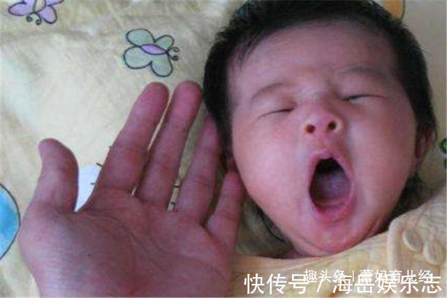 身体不适|宝宝经常“伸懒腰”,母亲不当回事,学医的小姨却十分在意