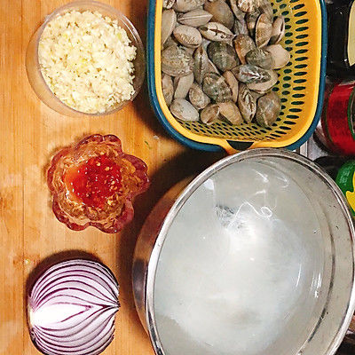 这样的蒜蓉花甲粉丝煲没人能抗拒