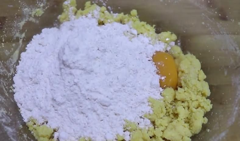 玉米面发糕最简单的做法,香甜可口,蓬松柔软,不比蛋糕差