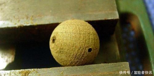 木板|垃圾堆里随手捡了个破木板,自己做成手串被告知是金丝楠