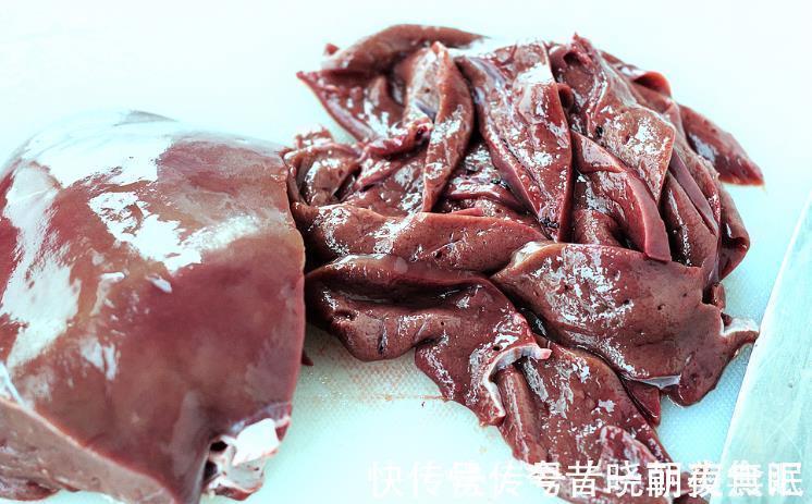 炒猪肝有技巧,不要焯水!炒前多做两步,猪肝嫩滑不腥,好吃