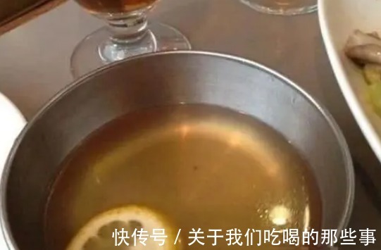 吃西餐|吃牛排时,上餐前的柠檬水,别直接喝掉,了解这些,就不会闹笑话