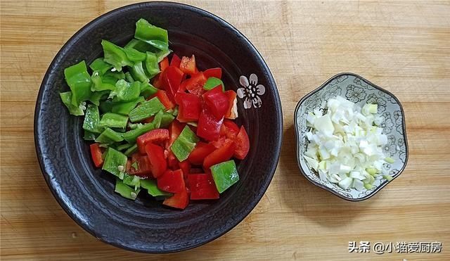 下饭|教你在家做酱爆鸡丁，口感滑嫩不柴酱香浓郁味道咸香，特别下饭