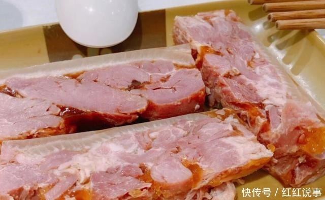 镇江这家200多年的锅盖面,一碗全家福32元,浇头铺一层