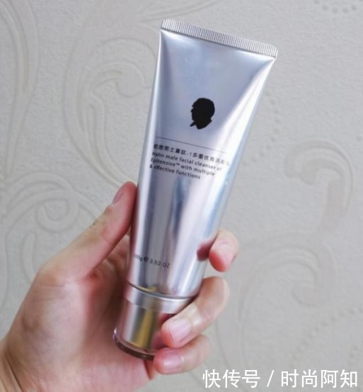 超市里男士洗面奶哪怕买一送一也不要买,全是大皂基,虽然便宜但毁脸