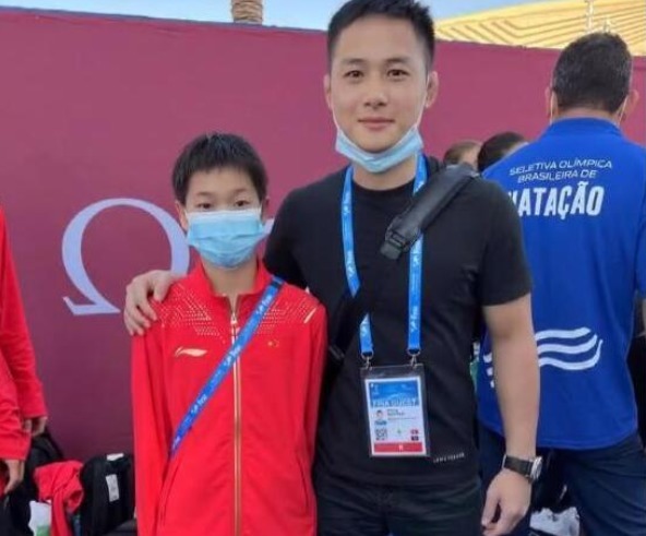 练俊杰|格斗冠军晒与全红婵合照!红姐说自己是奥运冠军,他却说小孩不能说谎