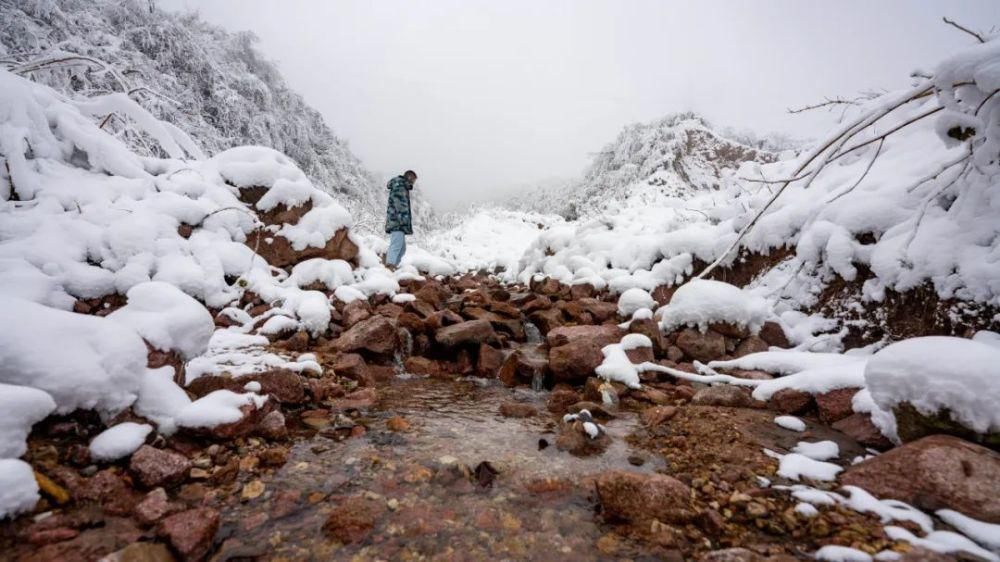 世界|等一个人，陪我去看雪裹雾锁泥巴山