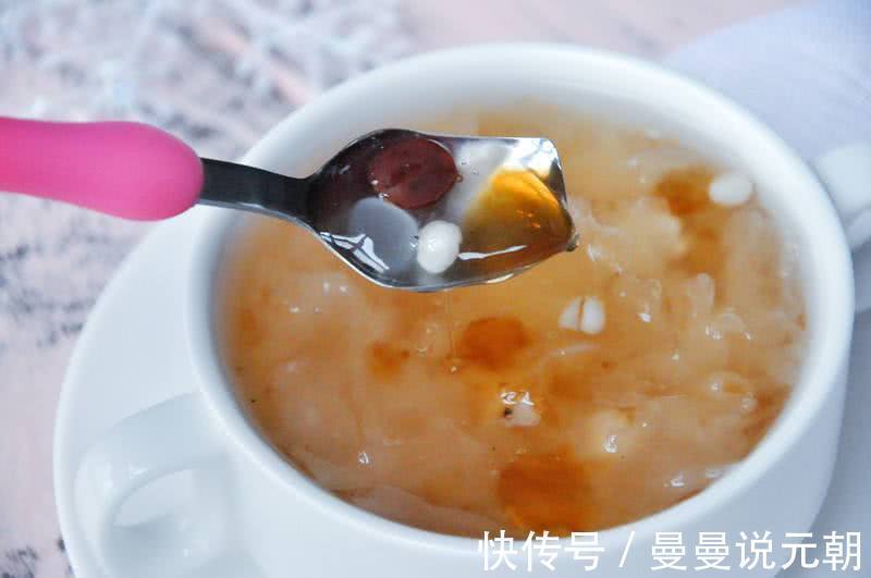 皮肤|秋冬交替，女人该多吃5种“养生食材”，美白养颜显年轻