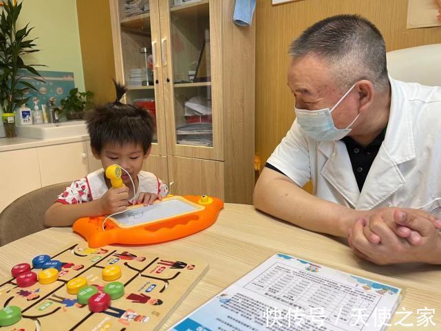 面色|宝宝呛奶差点“变傻”,学会这一个动作,救回宝宝生命!