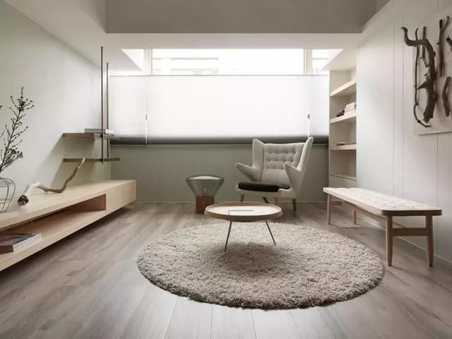 阳台|客厅连接阳台,要不要装隔断门?幸好我精明,一锤下去赚了好几万