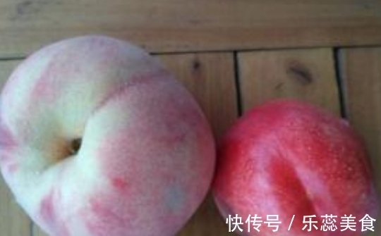 买桃子别傻傻只挑红的!水果摊老板:看3处,好桃子一挑一个准