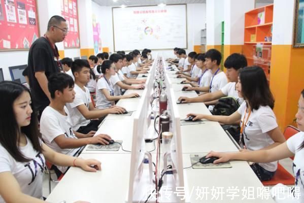 论文|因薇娅被罚，电子商务专业学生连夜改论文，学生:为何这么对我?