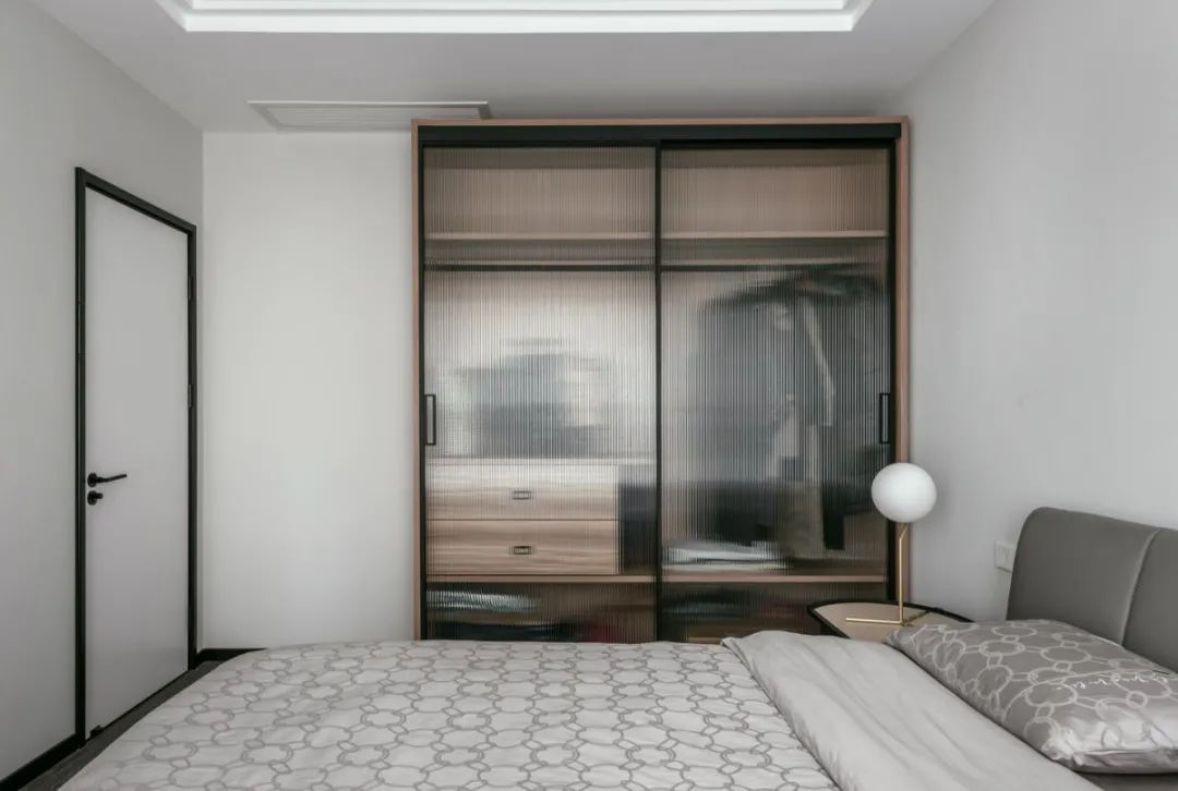 软装|不靠软装也漂亮！140㎡现代简约，摈弃繁杂的设计，高级朴素