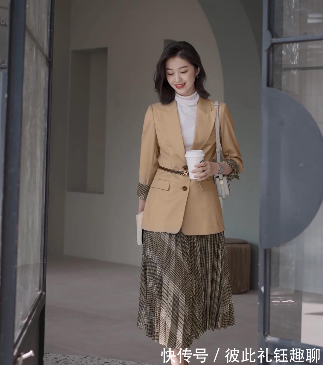 西服套装|职业装也能穿出时髦范,优雅又高级的搭配look,照着穿就很美