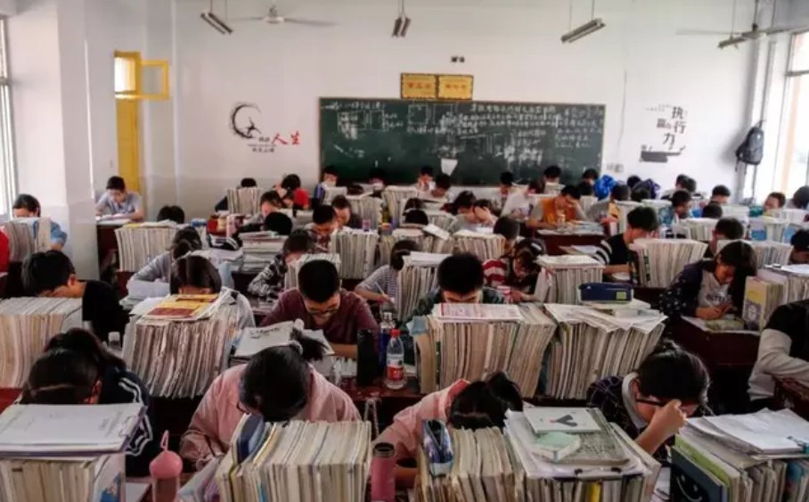 你知道中国学生有多累吗？10张图带你了孩子的日常，家长忍住眼泪