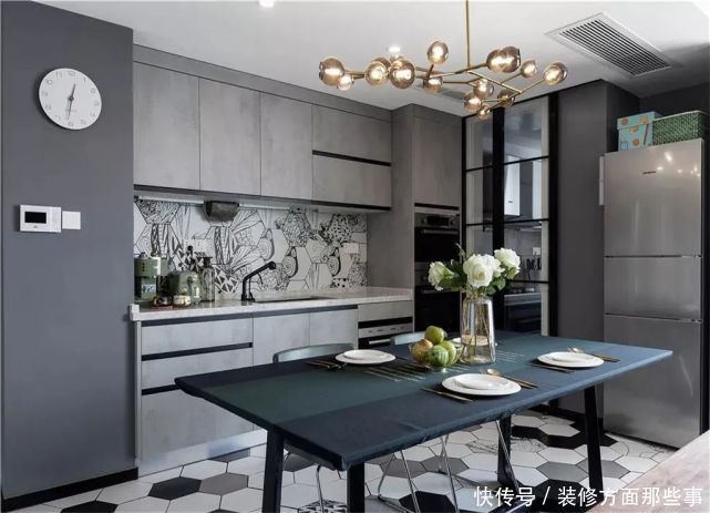 北欧|136平的北欧三居室,加入孔雀绿、复古木色轻奢范的色彩!