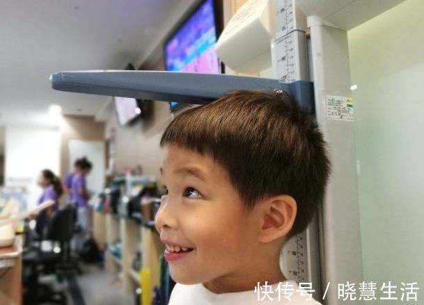 佑佑|7岁男孩不喝可乐,身体发育远逊同龄人,儿科医生:4种食物惹的祸