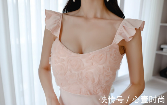 搭配|女神孙允珠高清时尚搭配:莫雷利亚田园蔷薇浪漫挂肩裙