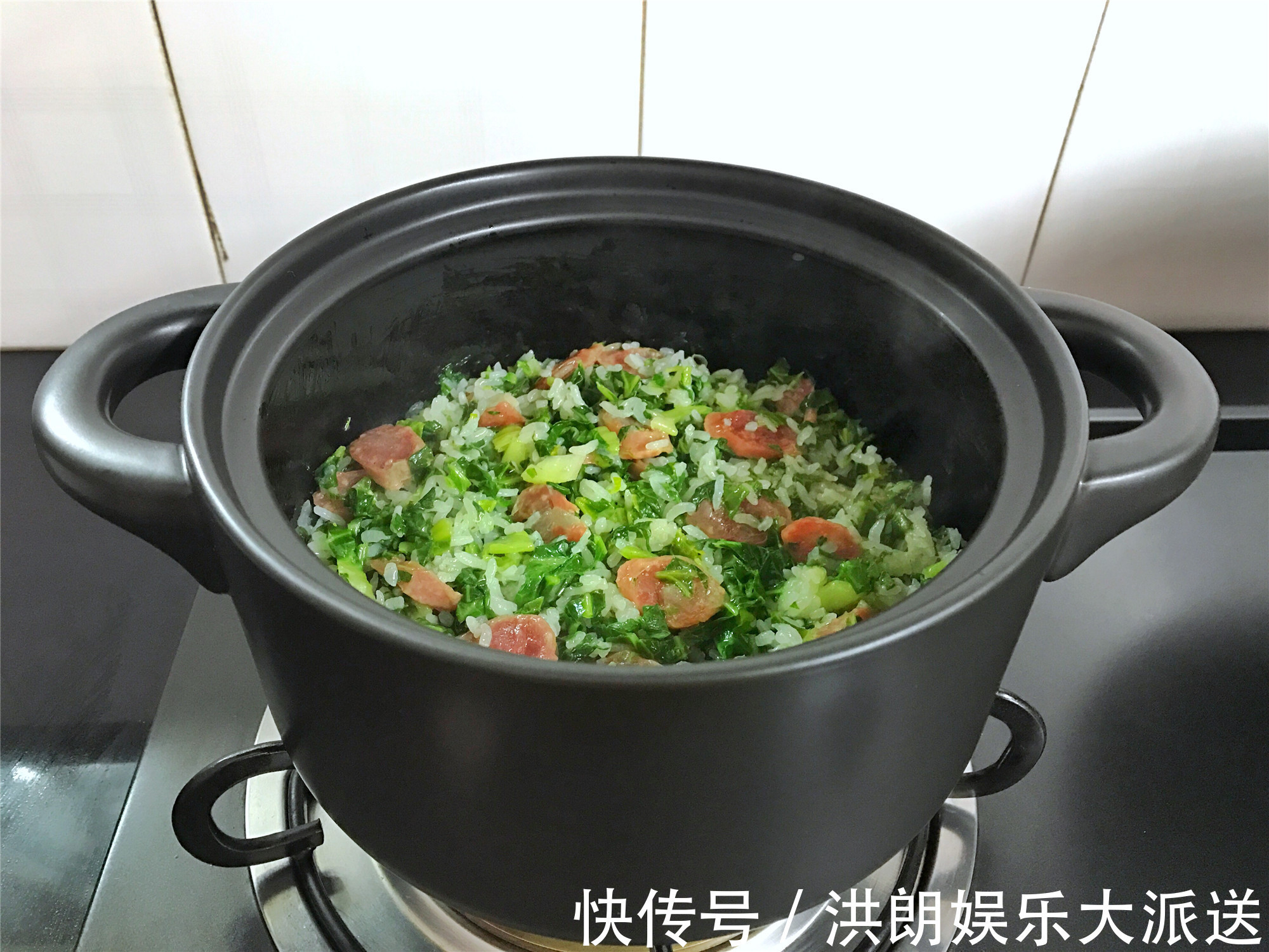 江南人家冬天必吃，饭菜一锅出，咸鲜软糯，连锅巴也不放过