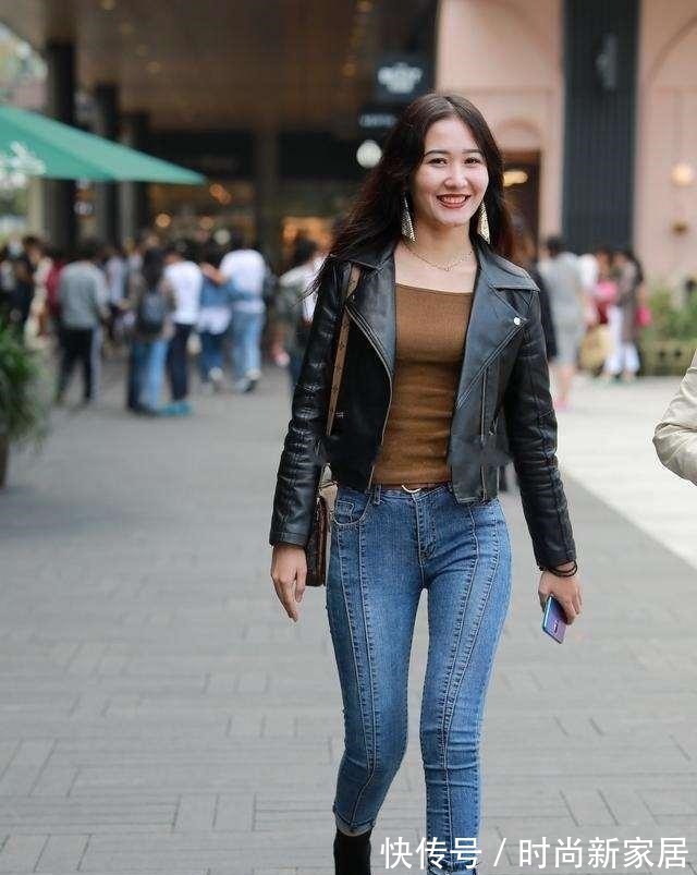 穿搭 粉红褶皱长袖长衫搭配粉红阔脚长宽松打底裤,美到爆,比较抢眼!