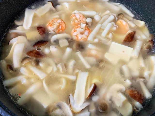 3月，宁可不吃肉也要喝这汤，营养又简单，家人常喝对脾胃好