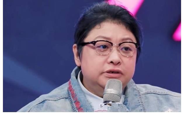 宋雨琦|当场摔东西，吼工作人员！《爆裂舞台》的韩红，被吐槽没礼貌