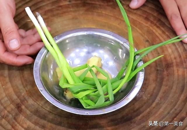 棒骨|大骨头怎么卤才入味？厨师长教你正宗做法，咸香软烂，味道清香