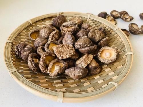 味精还用买？1鲜味食材就能做，炒菜、熬汤放一勺，能鲜掉眉毛