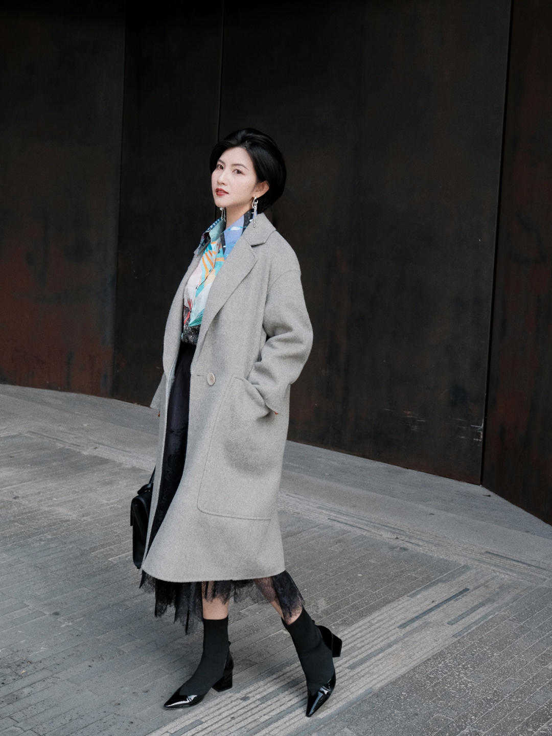 时髦 今年流行“大衣+靴子”,保暖时髦又有气场,冬天穿刚刚好