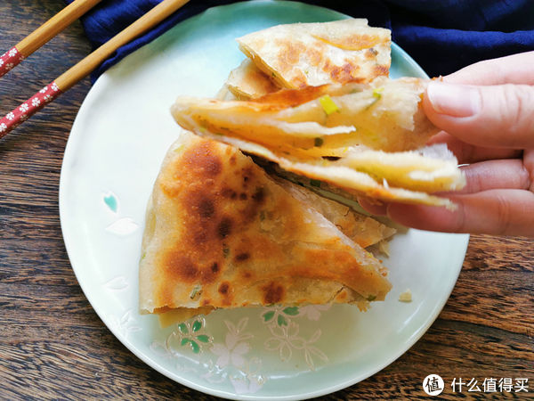 自制葱油饼，这三点是关键，这样做不露油，外焦里嫩层次多