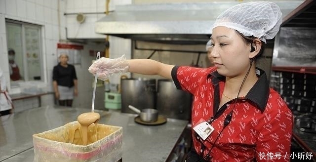 变态|海底捞“变态”服务再次升级,这是要把顾客宠上天,网友:真任性