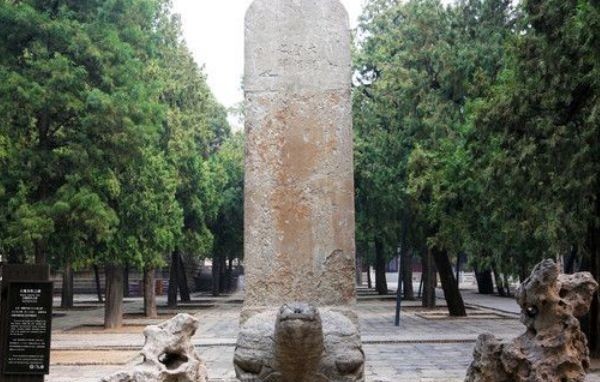 韩国洪水冲出一块汉文石碑,上面内容让韩国人大呼:这不可能!