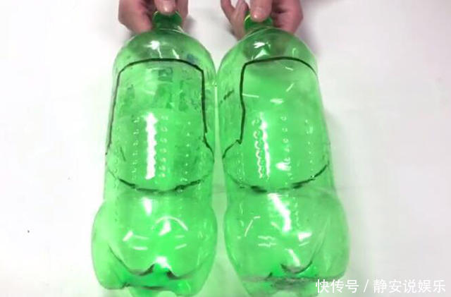 可乐瓶轻松改造一下,放在卫生间里特别实用,家家户户都用的到