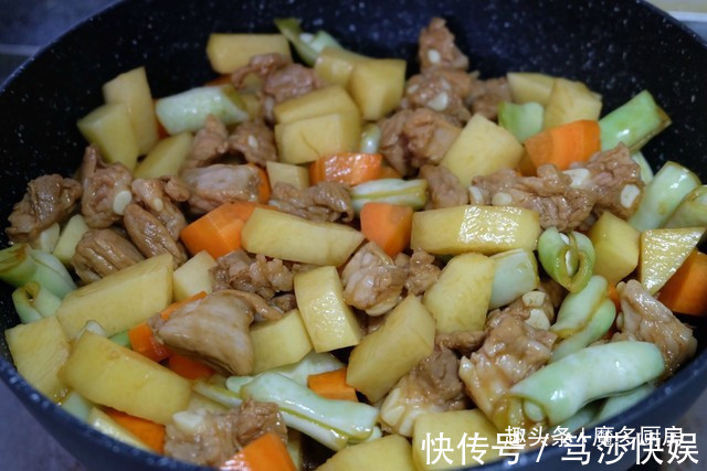 大米|电饭锅只蒸白米饭太浪费,4种食材和大米同煮,有肉有菜香喷喷