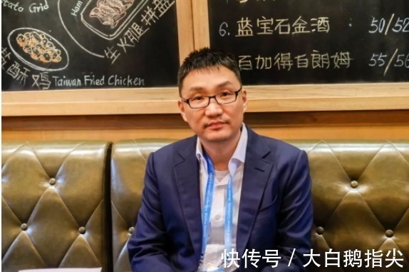 母校|拼多多创始人：40岁选择退出，放弃首富称号，向母校捐赠1亿美金