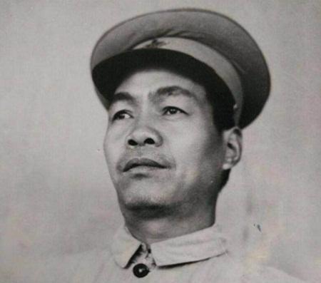 授衔|他俩授衔没按规定来,一个评级高的授衔低,另一个评级低授衔不低