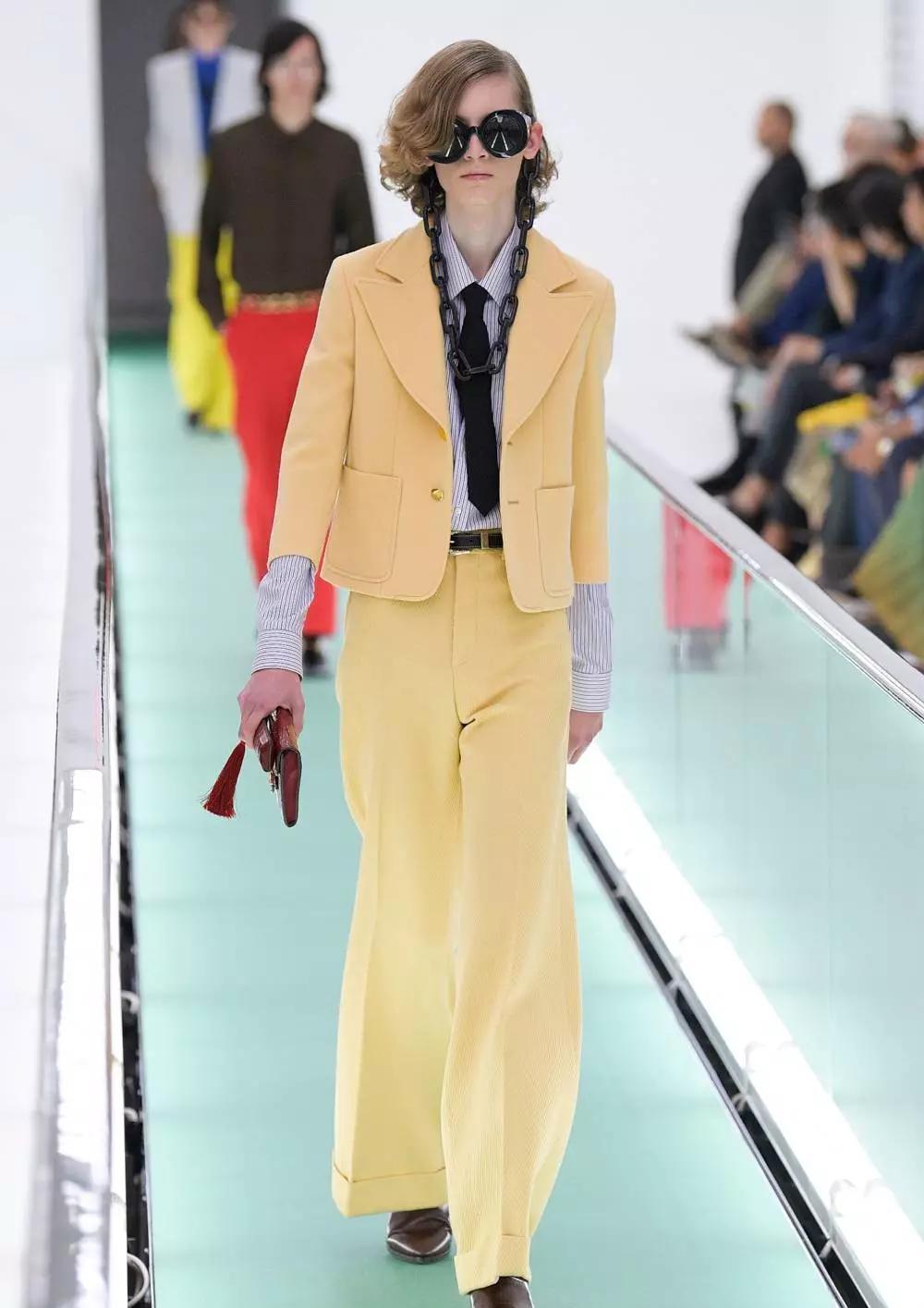 2021时尚秀场:开年时髦穿搭套路:“上短下长”,今天开始流行?