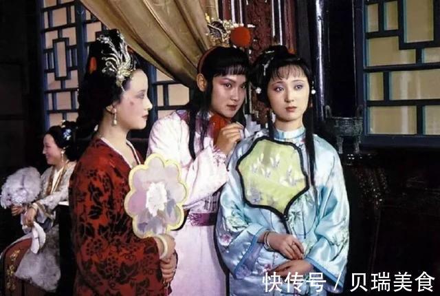 薛宝钗&林黛玉和贾宝玉一桌吃、一床睡,亲昵胜过夫妻,为至死清白如玉?