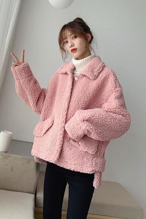 外套|流行羊羔毛外套，可爱到爆的粉色，小个子女生该怎么搭