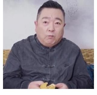 他是央视儿童主持人，36岁被下病危通知书，今64岁住农村破屋吃面条