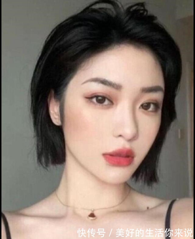 卷发 40岁+的女士换发型,与其装嫩,不如让人看到随意打扮的精致感!