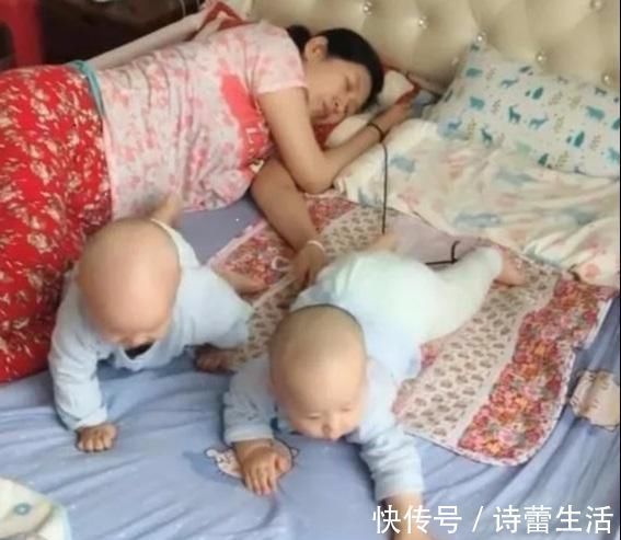 妙招|妈妈困坏了想睡觉,担心双胞胎乱爬,于是想了个妙招,太有才了