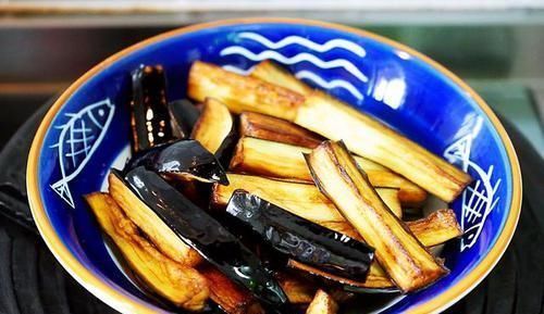 花青素|茄子此做法简直太下饭了，好吃到连汤汁都不剩，成本不到5块钱